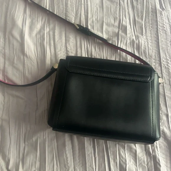 Kate Spade Crossbody - Picture 4 of 8